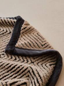 1件几何提花饰边羊羔绒保暖厚毯，柔软亲肤，多种尺寸，用途广泛，适用于办公室、客厅、卧室 - 咖色 - 查看 4