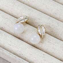 叶形镀金珍珠耳环，设计优雅精致，是馈赠佳品。 - 彩色 - 查看 3