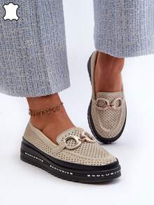 Mocassins élégants en cuir perforé pour femmes, premium, fabriqués en véritable cuir naturel, sur une plateforme confortable avec un ornement attrayant, marque S.Barski, modèle LR750, couleur beige, beige, or, blanc - Doré - Voir 1