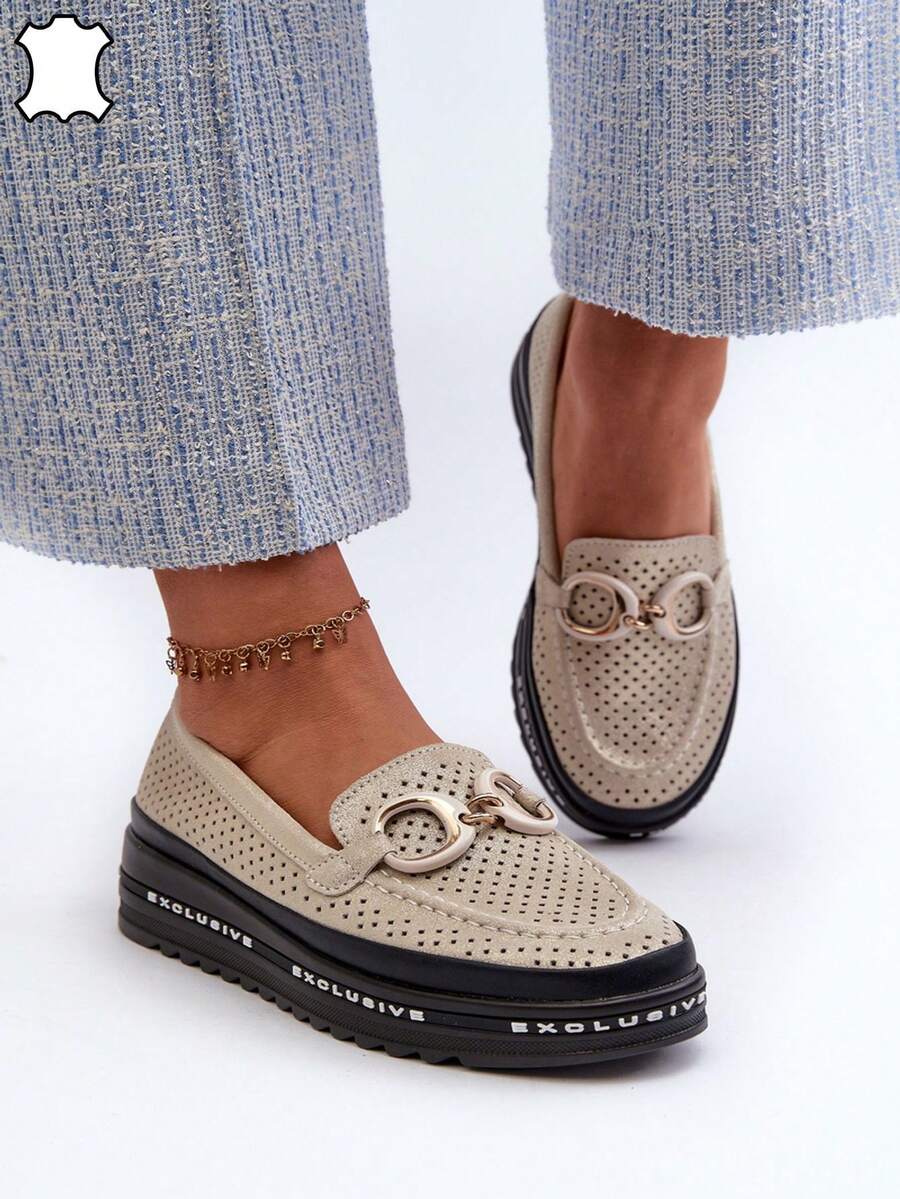Mocassins élégants en cuir perforé pour femmes, premium, fabriqués en véritable cuir naturel, sur une plateforme confortable avec un ornement attrayant, marque S.Barski, modèle LR750, couleur beige, beige, or, blanc - Doré - Voir 1