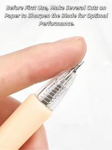 3支/套 多色伸缩美工刀笔 - 压力激活刀片轻松伸出，耐用PP材质 - 适用于纸张切割、卡片制作和开箱 - 透明笔身，小巧便携，颜色和款式随机