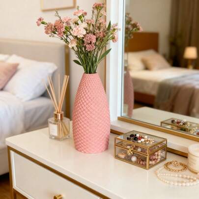 3D Printed Honeycomb-Shaped Water Droplet Vase. Available In Multiple Colors. Suitable For Nordic-Inspired Interior Decoration For Homes, Desks, And As An Arrangement Tool For Flower Arrangements. An Exquisite Decorative Item For Living Rooms And Study Areas. A Practical And Good-Looking Daily Item.