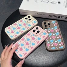 La elegante y sencilla carcasa anti - caída del teléfono móvil con un diseño de patrón de corazón es adecuada para los modelos  17, 16, 15, 14, 13, 12, 11 Pro / air / xR / XS y  s25 / S24 / S23 / S22 / Fe / plus, construida con materiales tpu, que brindan protección anti - caída y amortiguación. Adecuado para regalar amigos y regalos de San valentín. - Marrón - Ver 2