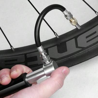 JCSP Mini-cykelluftpump i aluminiumlegering, kompakt och bärbar reservluftpump för cykel, kompatibel med Presta- och Schrader-ventiler, lätt mini-cykelluftpump