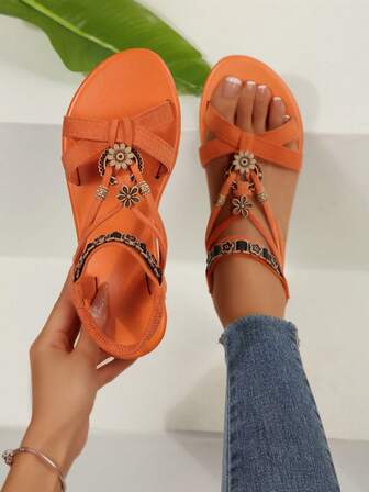 女士花卉低跟优雅凉鞋，配有弹性踝带和水钻，舒适的夏季鞋履