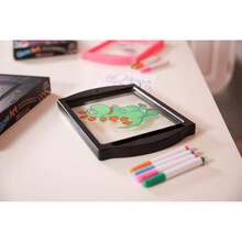 - Glow Art - LED Doodle Board Children - Light Up Drawing Pad, With Glow In Dark Colouring Pens - Battery Powered Magic Drawing Tablet - Light Up Tracing Pad Suitable 5+ - 粉紅色發光藝術板 - 查看 3