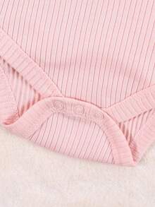 DILAVEL 8件套春夏新款母亲节可爱公主风草莓字母刺绣女宝宝连体衣三角爬行短袖0-9个月宝宝户外服装