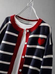 女士爱心条纹针织开衫，柔软舒适，开襟设计，撞色滚边，宽松版型，适合情人节、新年浪漫约会以及居家休闲穿着。 - 藏青色 - 查看 3