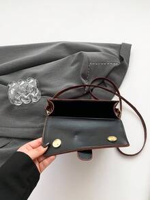 1 szt. Mini torebka z brązowego zamszu z metalową klamrą w jednolitym kolorze, regulowany pasek na ramię, modna damska torebka typu crossbody z klapką do codziennego użytku i na wyjścia - Brązowy - Zobacz 6