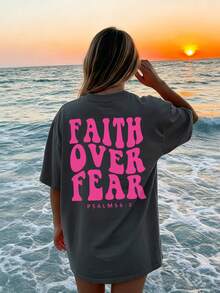 Camiseta de mujer de manga corta con cuello redondo y estampado de eslogan, para uso casual de vacaciones. Camisetas gráficas para mujer en blanco, negro y rosa, para looks de vacaciones - Gris Oscuro - Ver 6