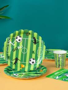 一套足球主题一次性派对用品，包括餐盘、餐巾纸、杯子、桌布和旗帜，适合25位客人，一次性纸盘，适用于生日、婚礼、主题派对、家庭野餐等场合。 - 彩色 - 查看 3