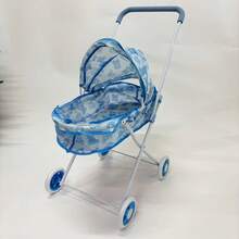 Este cochecito de juguete está hecho de metal y tiene capacidad para una muñeca. Es un regalo perfecto de Navidad, cumpleaños y Año Nuevo para niñas. - Azul - Ver 5
