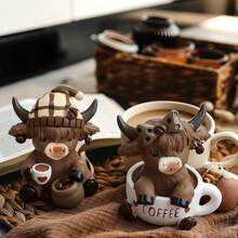2026-NEW[ Latest Style]Hand-Painted Scottish Highland Cow Statue - Resin Ornament With Plaid Hat & Coffee Mug, Sitting Cow With Coffee Beans, Vintage Scottish Theme Decor For Home, Office, Or Gifts (Christmas, Halloween, Easter) - Cow Lover Gift - B - 查看 3