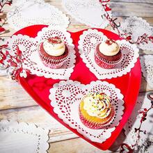 100片心形纸垫 - 情人节蕾丝圆形纸垫，适用于手工制作 - 一次性纸质餐垫 - 适用于婚礼、生日、蛋糕、甜点、餐具、派对装饰，白色 - 白色 - 查看 7