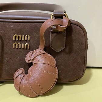 1pc Creative Handmade Multi-Layer Patch Croissant Keychain, Cute Bread Bag Charm + Detachable Lanyard, Niche -Style Bag Pendant, Suitable For Keys & Luggage Decoration