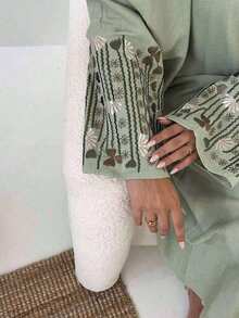 一件式时尚简约均码女式纯色中东服饰长裙时尚优雅开衫花卉袖口刺绣连衣裙长袍，适合日常和节日穿着