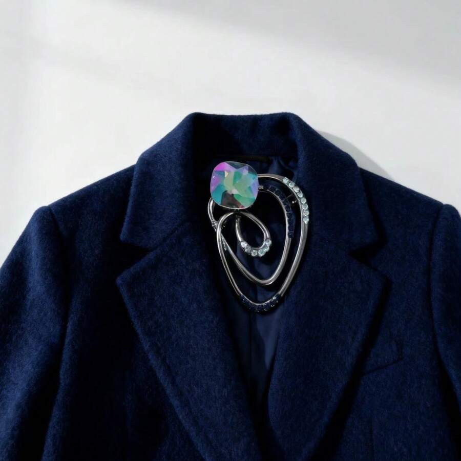 1pc Fashionable Minimalist Creative Clothing Accessory Brooch, Versatile Daily Wear