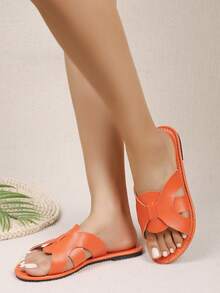 Sandalias deslizantes con tiras cruzadas en naranja, hechas de material naranja brillante con tiras cruzadas y decoración de lazo - Naranja - Ver 4