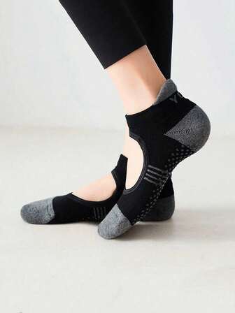 1双黑灰撞色女士瑜伽袜，适合秋冬季专业普拉提、舞蹈、室内外运动健身，舒适女袜