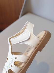 Girls Summer Sandals With Cute Heart Cutouts And Soft Cushioned Footbed For Beach Outings - Beige - View 6