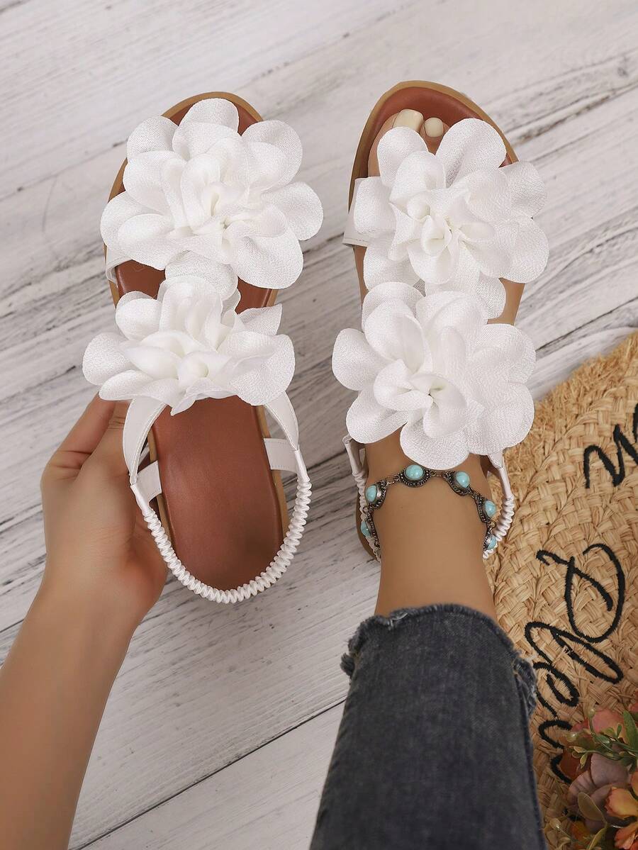 2026 Fashionable, Comfortable And Beautiful White Three Dimensional Flower Decorative Open Toed Flat Sandals: Paired With Fringed Jeans And Turquoise Beaded Ankle Chains, Refreshing Summer Vacation Style - White - View 1