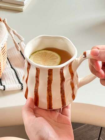 1个时尚条纹陶瓷马克杯，可机洗，可重复使用，400毫升咖啡杯，适用于客厅/卧室/办公室，是送给家人、朋友、情侣、孩子的理想礼物，适合情人节、春节、父亲节、母亲节、教师节、新年、七夕节、国庆节、儿童节、妇女节等节日。