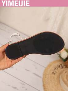 Neue Mode Flache Sandalen für Damen, einfarbige geometrische Muster Strand Sandalen, modische sexy PU Leder Flache Sandalen mit Cut-Out-Design, Metall Nieten Dekor, Schnallenverschluss, geeignet für Strand, Zuhause, Outdoor, Sommer - Silber - Übersicht 7