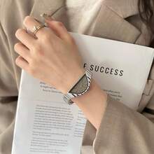 1pc Triangle Dial Women's Watch, Silver Stainless Steel Strap Quartz Watch, Niche Light Luxury Vintage Elegant Wristwatch - 灰色 - 查看 4