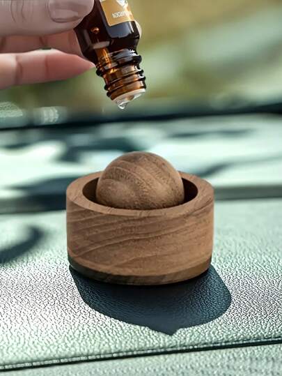 Elegant aromdiffusor i trä, diffusorbehållare, naturlig trädiffusor för eteriska oljor, en liten skrivbords- eller bilprydnad lämplig för hemmabruk och luftfräschning. Den roterande designen gör den lämplig för bilar och sovrum. Ett perfekt presentval - Förbättra luftkvaliteten och ge ditt hem doft.