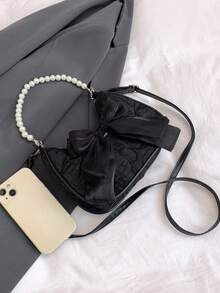 一款可爱百搭的斜挎包，配有蝴蝶结、珍珠尼龙拉链，适合日常使用。拉链设计，可调节肩带，适合上学和旅行，可轻松容纳日常必需品。这款多功能单品时尚百搭，适合各种风格和场合，具有很强的风格适应性。 - 黑色 - 查看 4