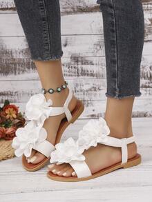 2026 Fashionable, Comfortable And Beautiful White Three Dimensional Flower Decorative Open Toed Flat Sandals: Paired With Fringed Jeans And Turquoise Beaded Ankle Chains, Refreshing Summer Vacation Style - White - View 5