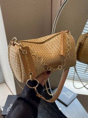 Neue Kontrast Gestreifte Gewebte Stroh Schultertasche für Frühling und Sommer, modische Schultertasche mit Kette und Buchstaben Patch Verzierung für Frauen, lässige Urlaubs Stroh Umhängetasche