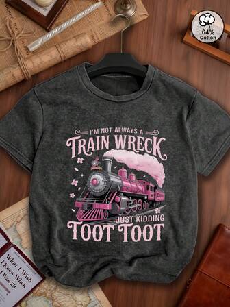 Damt-shirt med rund hals och kortärmad, retro-tryck, tvättad snöflinga, modern stil, udda bokstäver i retrostil med ångtåg, lämplig för vardagsbruk, lämplig för vår- och sommarkläder, damt-shirt med tryck.