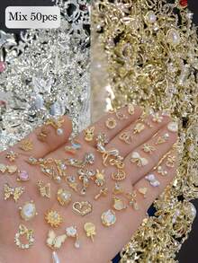 30/50件套3D奢华金银花朵蝴蝶美甲装饰套装（随机），合金材质，包含水钻、珍珠、爱心、蝴蝶结美甲饰品，Y2K金属美甲配件，哥特朋克风，闪亮白色粉色水钻美甲宝石，DIY礼物，适合女孩，可用于亚克力美甲、手机壳、鞋子、衣服、包包等美甲用品。