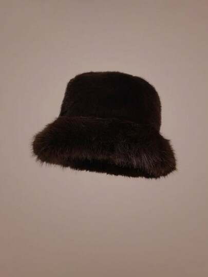 1 st. hatt i fuskpäls, tjock och mångsidig fuskpäls, exklusiv modekeps, varma accessoarer