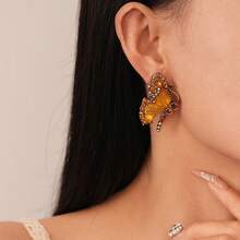 A Pair Of Elegant Retro Butterfly Glass Bead Earrings With Gold-Plated Zinc Alloy Pendant Earrings Suitable For Women's Spring Festival Jewelry, Suitable For Party And Celebration Accessories Matching - 彩色 - 查看 14