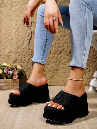 少女坡跟凉鞋 - 露趾设计，套穿式，舒适坡跟，适合温暖季节的日常休闲/周末穿着