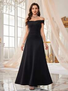 Vestido de cóctel elegante negro con hombros descubiertos y cintura ceñida