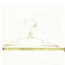 10/20/30个装 结实耐用的塑料衣架 - 防滑，29.5厘米/11.61英寸（白色、黑色、蓝色、粉色、绿色、灰色），肩部带凹槽，抓力强劲 - 非常适合家庭衣柜、宿舍和衣橱收纳 - 彩色 - 查看 5