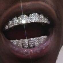 1 Set de Grillz metálicos con rhinestones brillantes de estilo hip hop, accesorios para festivales de música, regalo de pareja - Dorado - Ver 2