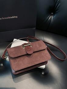 1 szt. Mini torebka z brązowego zamszu z metalową klamrą w jednolitym kolorze, regulowany pasek na ramię, modna damska torebka typu crossbody z klapką do codziennego użytku i na wyjścia - Brązowy - Zobacz 2