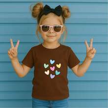 Camiseta Infantil Manga Curta Corações Coloridos Moda para Meninas Verão Confortavel - Marrom - Visão 2