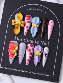 手工制作的长尖甲片，多色Y2K风格，3D手工雕刻图案，手绘八角星渐变混色印花设计，美甲装饰。包含一片果冻胶和一把指甲锉，非常适合日常佩戴，也适合科切拉音乐节派对装扮，是美甲贴片和美甲护理产品的理想之选。 - 彩色 - 查看 3