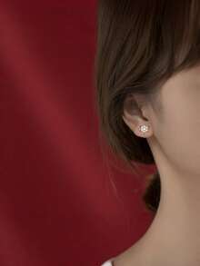 1 Pair S925 Sterling Silver Asymmetric Christmas Tree & Snowflake Design Zirconia Decorated Earrings, Lightweight & Durable For Daily Wear, Party, Christmas Gift, Fashionable Enamel Finish Earrings Suitable For Girls & Women, Fits European, American & Asian Outfits, Winter Holiday Accessory - Silver - View 6