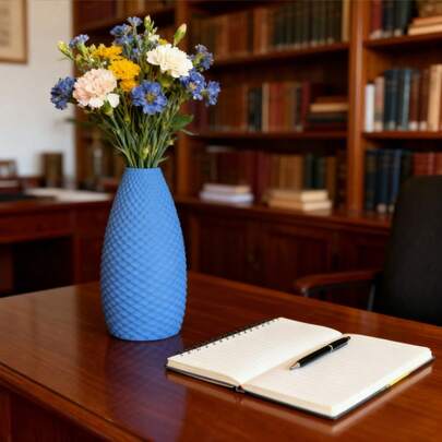 3D Printed Honeycomb-Shaped Water Droplet Vase. Available In Multiple Colors. Suitable For Nordic-Inspired Interior Decoration For Homes, Desks, And As An Arrangement Tool For Flower Arrangements. An Exquisite Decorative Item For Living Rooms And Study Areas. A Practical And Good-Looking Daily Item.