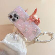 غطاء هاتف وردي اللون بنقشة قوقعة ثلاثية الأبعاد مع حزام معصم متوافق مع أجهزة 17 برو ماكس/17 برو/17، 16 برو ماكس/16 برو/16، 15 برو ماكس/15 برو/15، 14 برو ماكس/14 برو/13 الجديدة