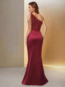 HOMEYEE 秋冬时尚性感不对称露肩亮片拼接弹力缎面优雅奢华正式晚礼服、鸡尾酒会礼服、婚礼宾客礼服（女士款） - 酒紅色 - 查看 2