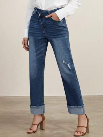 女士阶梯式牛仔裤，深蓝色水洗牛仔布，修身弹力面料，轻薄透气，适合夏季穿着，卷边裤脚，适合日常通勤、购物、约会、音乐节等场合。