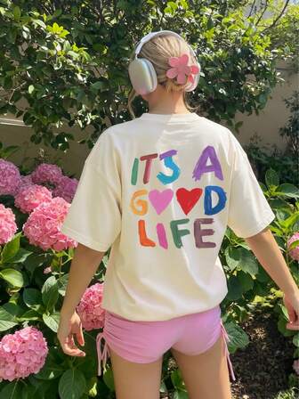 女士彩色字母标语印花时尚百搭圆领短袖T恤，夏季新款，日常休闲之选。度假装扮，女士图案T恤，女士白色上衣