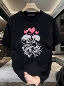 Camiseta para hombre, manga corta cuello redondo, estampado esqueletos besándose, diseño romántico original, ideal para citas, salidas con pareja, días casuales, para hombres jóvenes adultos, playeras románticas, ropa de pareja unisex, moda creativa, regalo para novios, look amoroso, camiseta de pareja,ropa de hombre,parejas,envio nacional,regalo para hombre,oversize hombre. - Negro - Ver 1